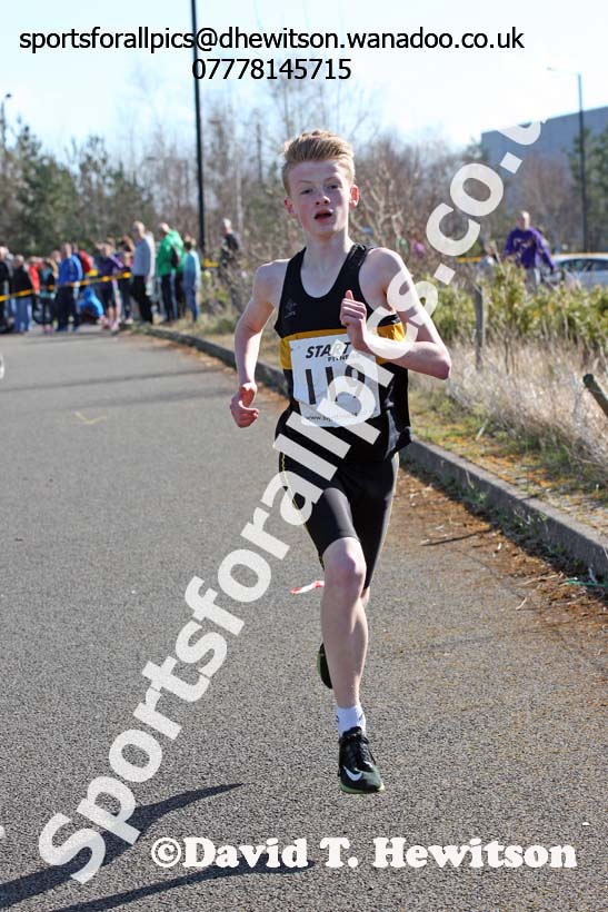 Under-13s boys and girls Elswick Harriers Good Friday Road Relays. Photo: David T. Hewitson/Sports for All Pics